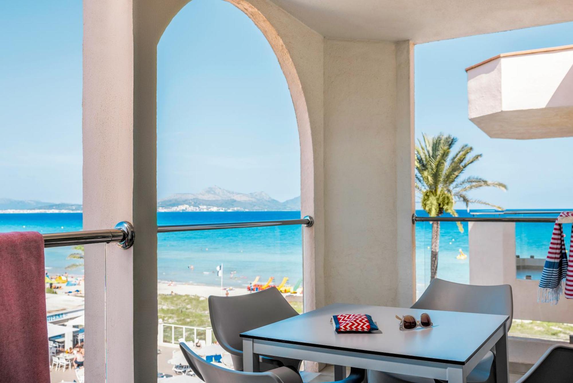 One-Bedroom Apartment Side Sea View