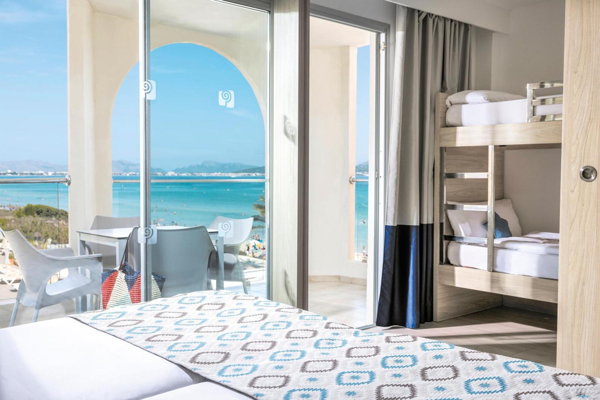 One-Bedroom Apartment Side Sea View